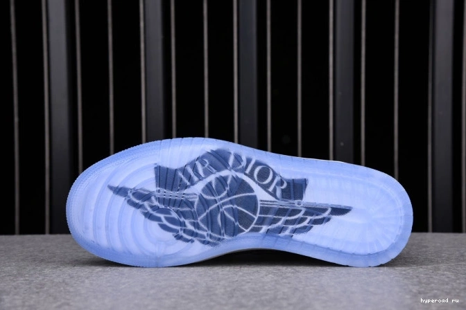 1 LOW shoe X CN8607-002 (DR OG box) JORDAN DR 0522